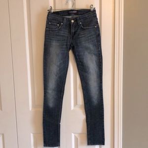 EUC Levi’s Skinny Leg - Low Rise - Women’s/ Junior Size 3 Denim Jeans